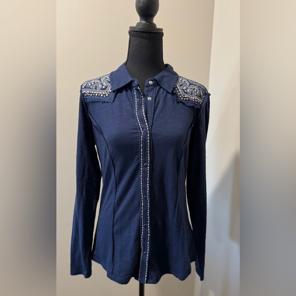 Idyllwind Navy Embellished Top size small Cowgirl core rodeo style  edgy western